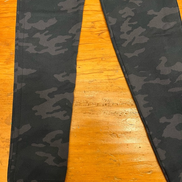 Spanx Look At Me Now Camo Leggings - Picture 12 of 14